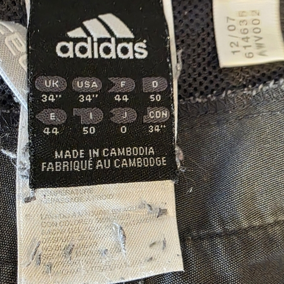 Adidas grey Clima365 cargo shorts, size 34 - Picture 9 of 11